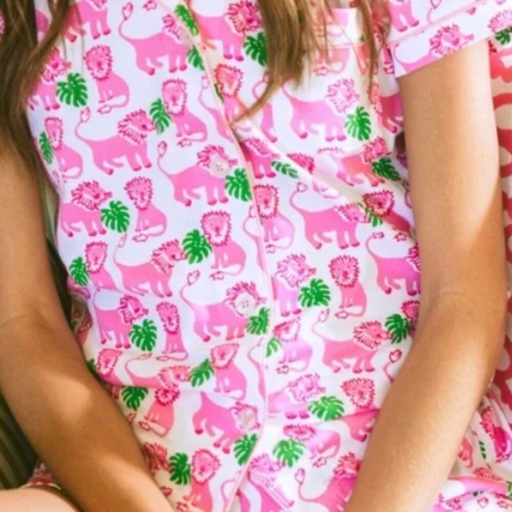 Pink and Green Lion Print leo the lion womens large nwot